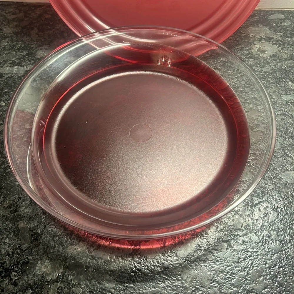 Vintage Sheerly Elegant pie plate with lid. 11 inch Like NEW. 2 inches deep